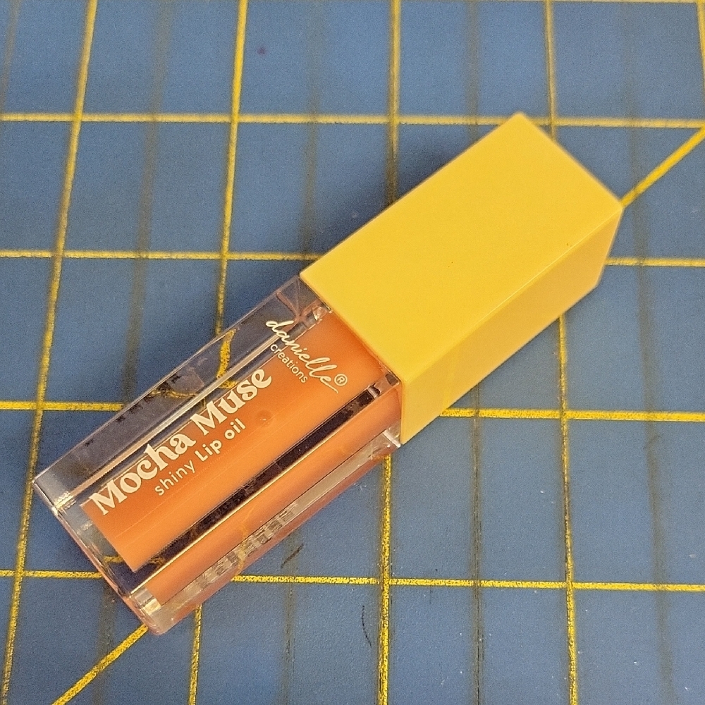 "Mocha Muse Shiny Lip Oil" by Danielle Creations New 4ml